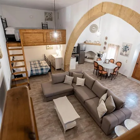 Amalia's Traditional In Paradisi *