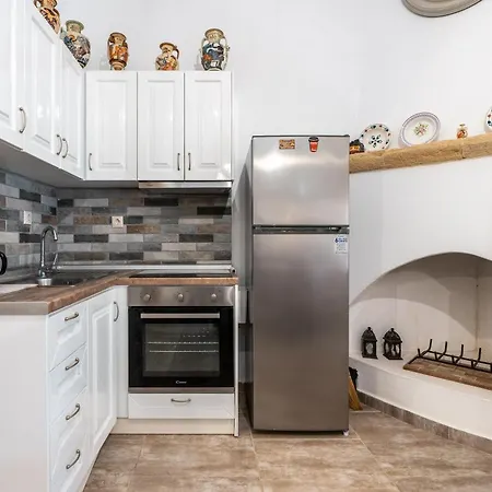 Amalia's Traditional In Paradisi