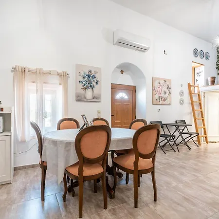 Amalia's Traditional In Paradisi Holiday home