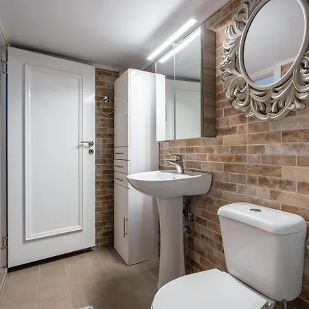 Amalia's Traditional In Paradisi Paradeísion