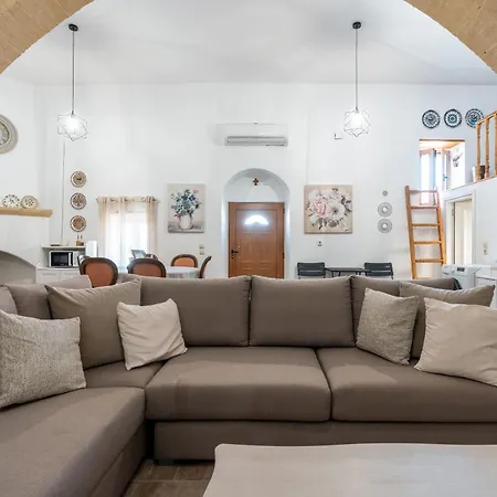 Amalia's Traditional In Paradisi